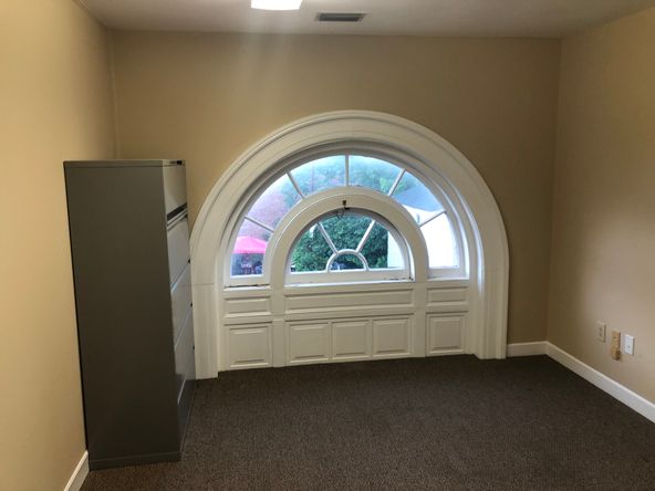 Amesbury Building : 100 Main St, Amesbury, MA 01913